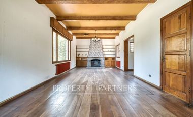 Encantadora Casa Estilo Colonial, ideal para remodelar y ampliar - El Arrayán.
