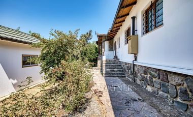 Encantadora Casa Estilo Colonial, ideal para remodelar y ampliar - El Arrayán.
