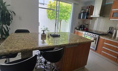 RENTA CASA TOTALMENTE AMUEBLADA, LOMAS DE ANGELOPOLIS. PUEBLA