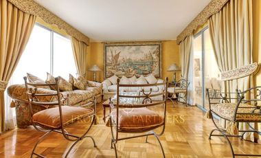 Casa de 5 dormitorios en Jardines del Sur