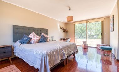 Parcela rebajada con casa en condominio consolidado