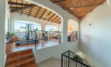 Hotel con Alto Potencial de Negocio de Assisted Living para Extranjeros Jubilados en Ajijic