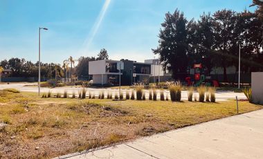 Excelente Ubicación. Terreno en Esquina Coto Maples 2