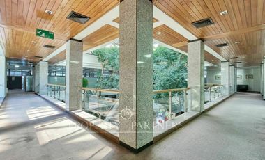 Edificio corporativo en Santa Maria (65UF/m2)