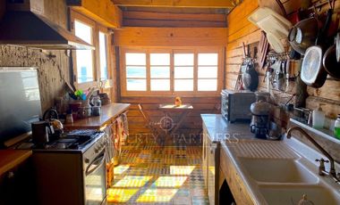 Pichilemu, Original Casa en Primera Línea en Playa Infiernillo