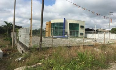 TERRENO EN RENTA CON OFICINAS
