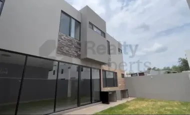 Casa en renta en Altares Residencial, Santiago, Nuevo León
