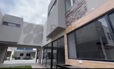 Casa en renta en Altares Residencial, Santiago, Nuevo León