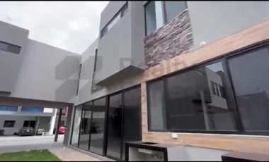 Casa en renta en Altares Residencial, Santiago, Nuevo León
