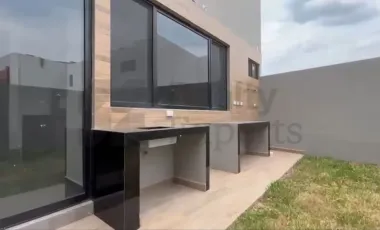 Casa en renta en Altares Residencial, Santiago, Nuevo León