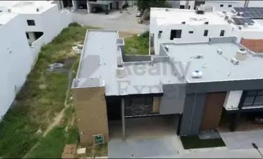 Casa en renta en Altares Residencial, Santiago, Nuevo León