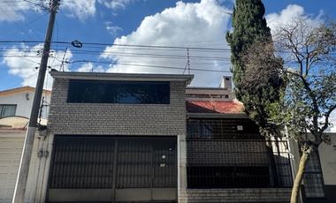 Casa venta o renta Toluca en Col. Federal cerca de Tollocan y del Sanatorio Toluca, remodelada.