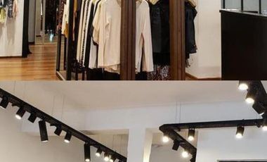 Excelente local sobre S Martin 800 y Av. Cordoba. Contiguo a Nuevo local de Ayalaya!!!!!