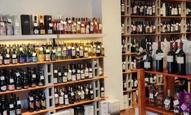 Excelente local sobre S Martin 800 y Av. Cordoba. Contiguo a Nuevo local de Ayalaya!!!!!