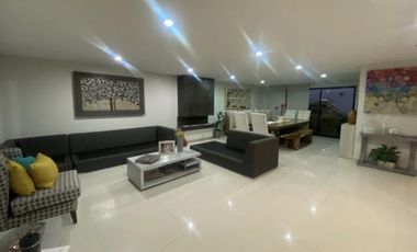 Casa amueblada con roof garden y amenidades en venta o renta en Residencial Ibiza, Metepec.