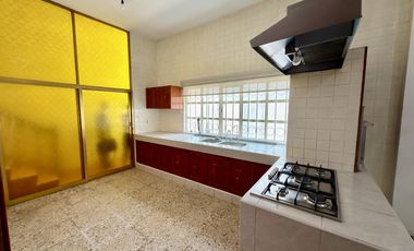 Casa Sola en Venta en Colonia Obrera | 3 Recámaras | 2 Estacionamientos | Amplios Espacios