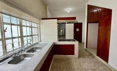 Casa Sola en Venta en Colonia Obrera | 3 Recámaras | 2 Estacionamientos | Amplios Espacios