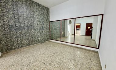 Casa Sola en Venta en Colonia Obrera | 3 Recámaras | 2 Estacionamientos | Amplios Espacios