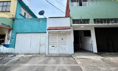 Casa Sola en Venta en Colonia Obrera | 3 Recámaras | 2 Estacionamientos | Amplios Espacios