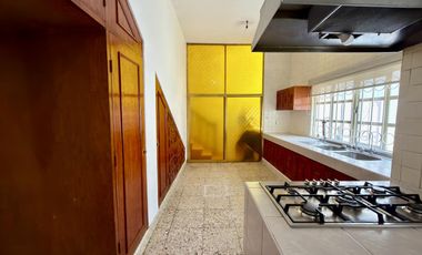 Casa Sola en Venta en Colonia Obrera | 3 Recámaras | 2 Estacionamientos | Amplios Espacios