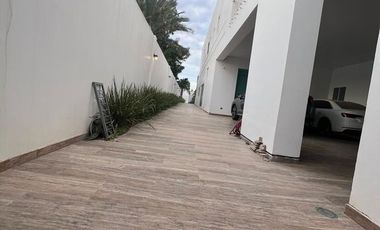 Casa Moderna en venta en Las Quintas
