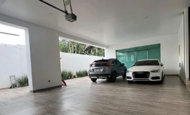 Casa Moderna en venta en Las Quintas