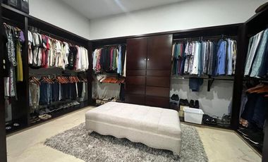 Casa Moderna en venta en Las Quintas
