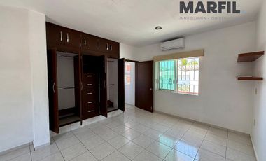 Casa en Renta en Residencial Esmeralda Colima Frente Jardín 4 Recámaras