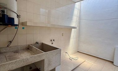 Casa en Renta en Residencial Esmeralda Colima Frente Jardín 4 Recámaras