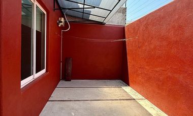Casa en Renta en Residencial Esmeralda Colima Frente Jardín 4 Recámaras