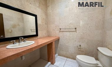 Casa en Renta en Residencial Esmeralda Colima Frente Jardín 4 Recámaras