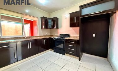 Casa en Renta en Residencial Esmeralda Colima Frente Jardín 4 Recámaras