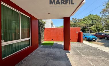 Casa en Renta en Residencial Esmeralda Colima Frente Jardín 4 Recámaras