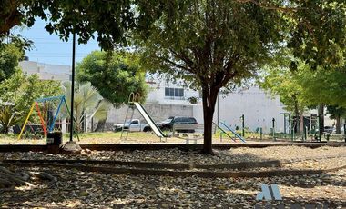 Casa en Renta en Residencial Esmeralda Colima Frente Jardín 4 Recámaras