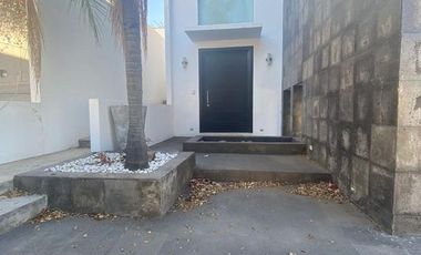 Venta de casa en Lomas del Bosque