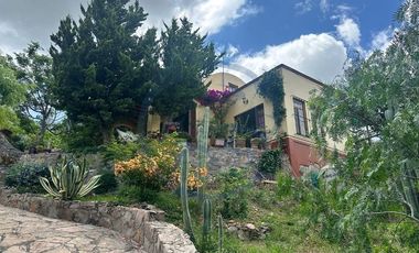 CASA EN VENTA CON VISTA A LA PEÑA DE BERNAL