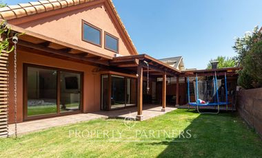 Se arrienda casa en sector parque Rojas Magallanes, cercano a cerro Panul.