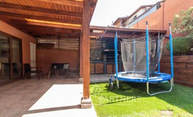 Se arrienda casa en sector parque Rojas Magallanes, cercano a cerro Panul.