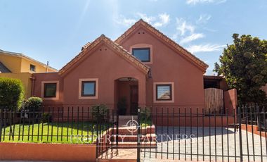 Se arrienda casa en sector parque Rojas Magallanes, cercano a cerro Panul.