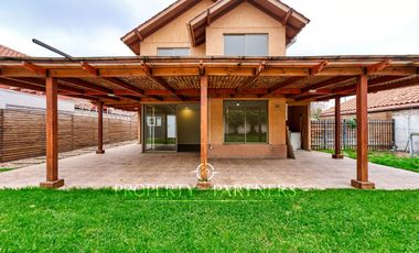 Casa acogedora en Condominio consolidado