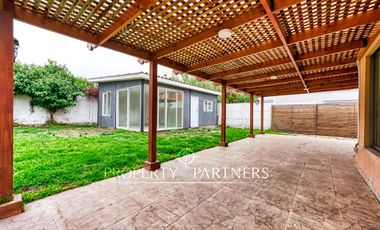 Casa acogedora en Condominio consolidado