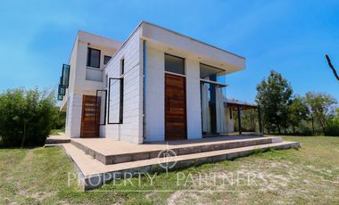 Hermosa propiedad contemporánea en parcela