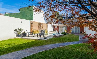 Casa de 3 ambientes con jardín y piscina - Lanús Oeste