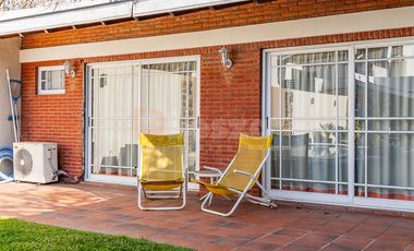 Casa de 3 ambientes con jardín y piscina - Lanús Oeste