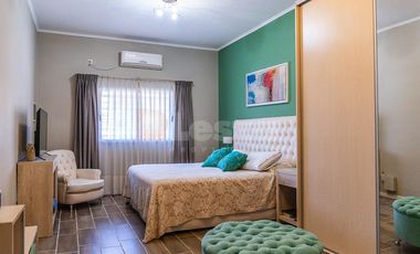 Casa de 3 ambientes con jardín y piscina - Lanús Oeste