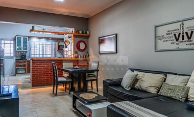 Casa de 3 ambientes con jardín y piscina - Lanús Oeste