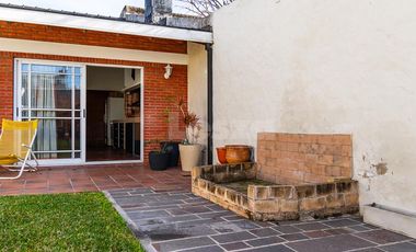 Casa de 3 ambientes con jardín y piscina - Lanús Oeste