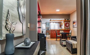 Casa de 3 ambientes con jardín y piscina - Lanús Oeste