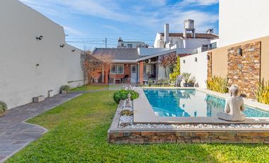 Casa de 3 ambientes con jardín y piscina - Lanús Oeste