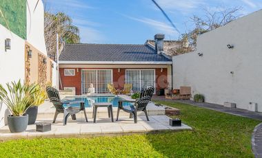 Casa de 3 ambientes con jardín y piscina - Lanús Oeste